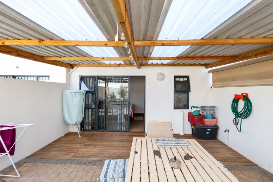 To Let 2 Bedroom Property for Rent in Waves Edge Western Cape
